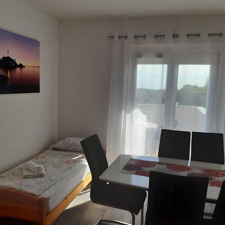 Apartments Ivana With The Pool Rovinjsko Selo Exterior photo