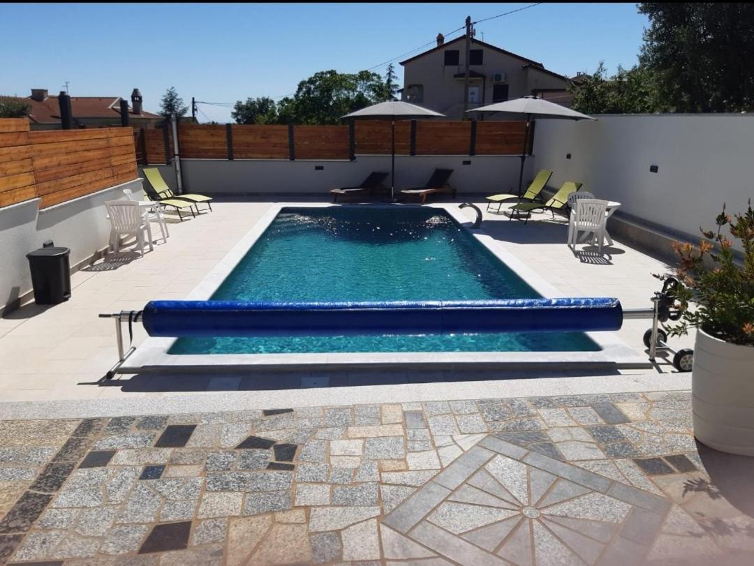 Apartments Ivana With The Pool Rovinjsko Selo Exterior photo