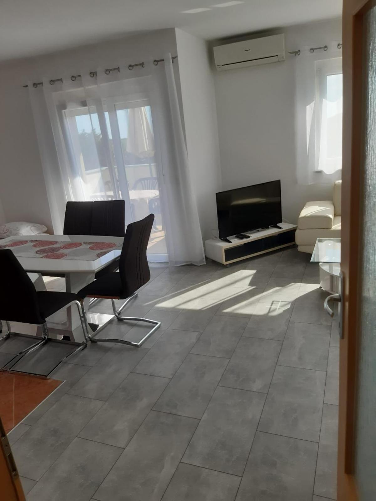 Apartments Ivana With The Pool Rovinjsko Selo Exterior photo